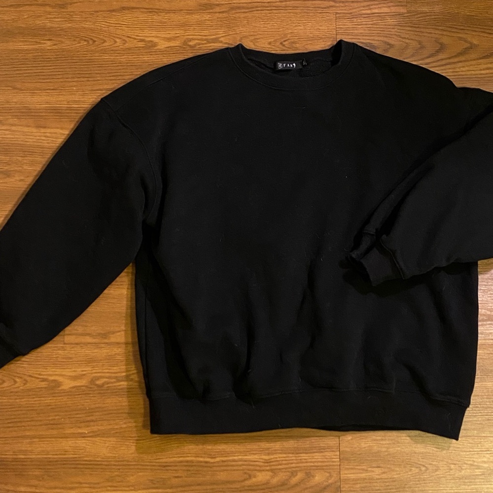 Black crew neck sweatshirt